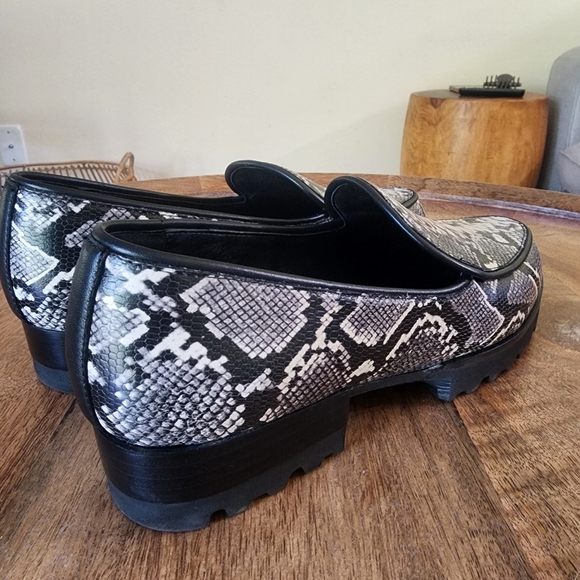 Donald Pliner Python Print Leather Slip-On Loafers Womens Size 8.5 - Picture 2 of 13